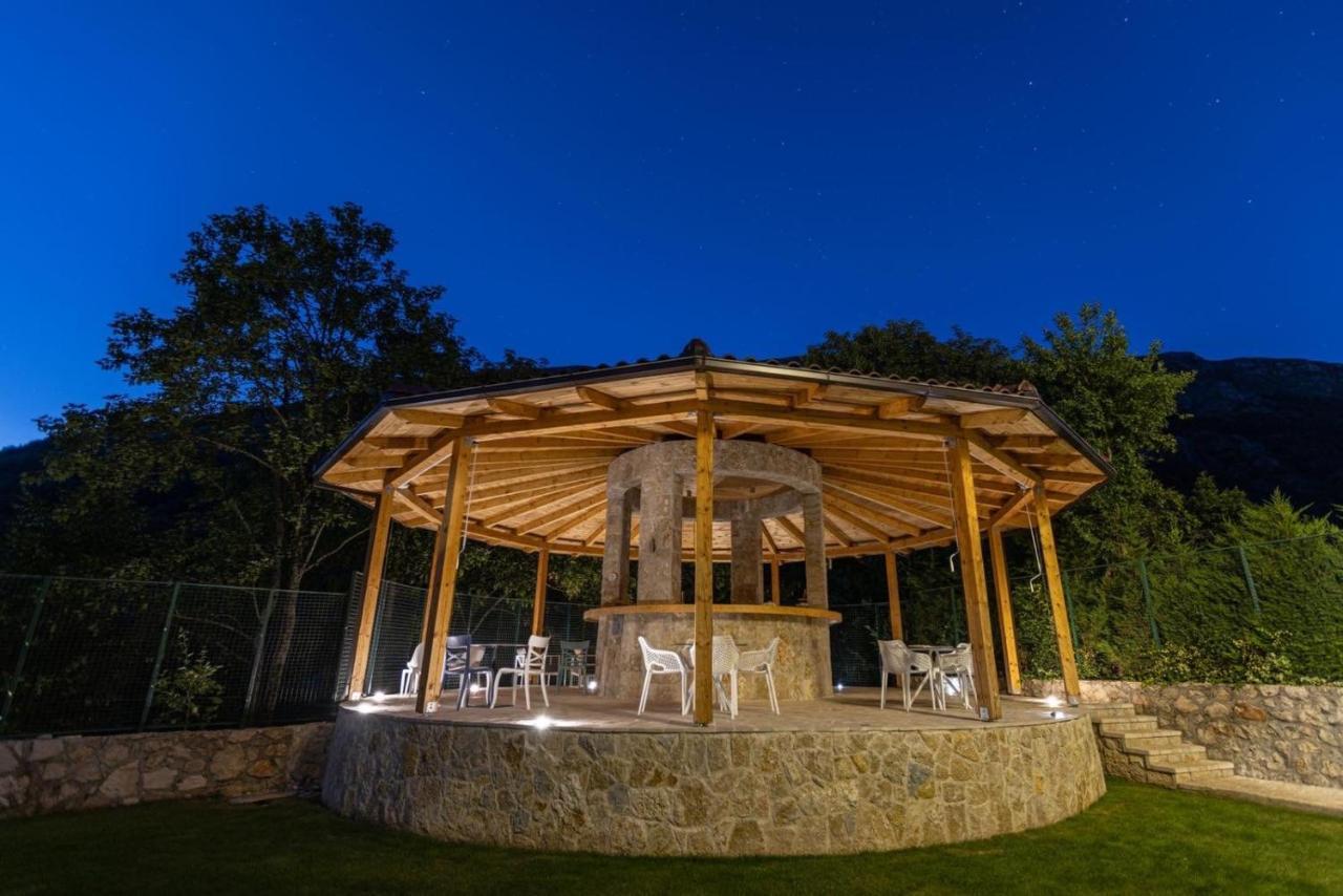Family Spa Apartments Sunny&Shiny Savnik エクステリア 写真