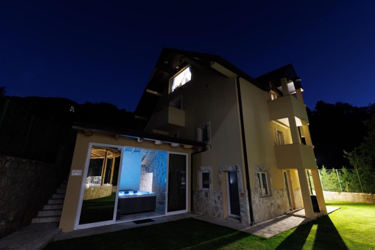 Family Spa Apartments Sunny&Shiny Savnik エクステリア 写真