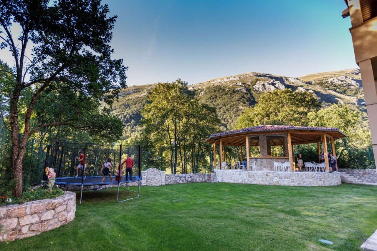 Family Spa Apartments Sunny&Shiny Savnik エクステリア 写真
