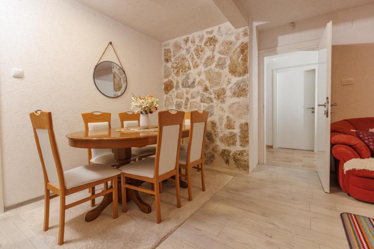 Family Spa Apartments Sunny&Shiny Savnik エクステリア 写真